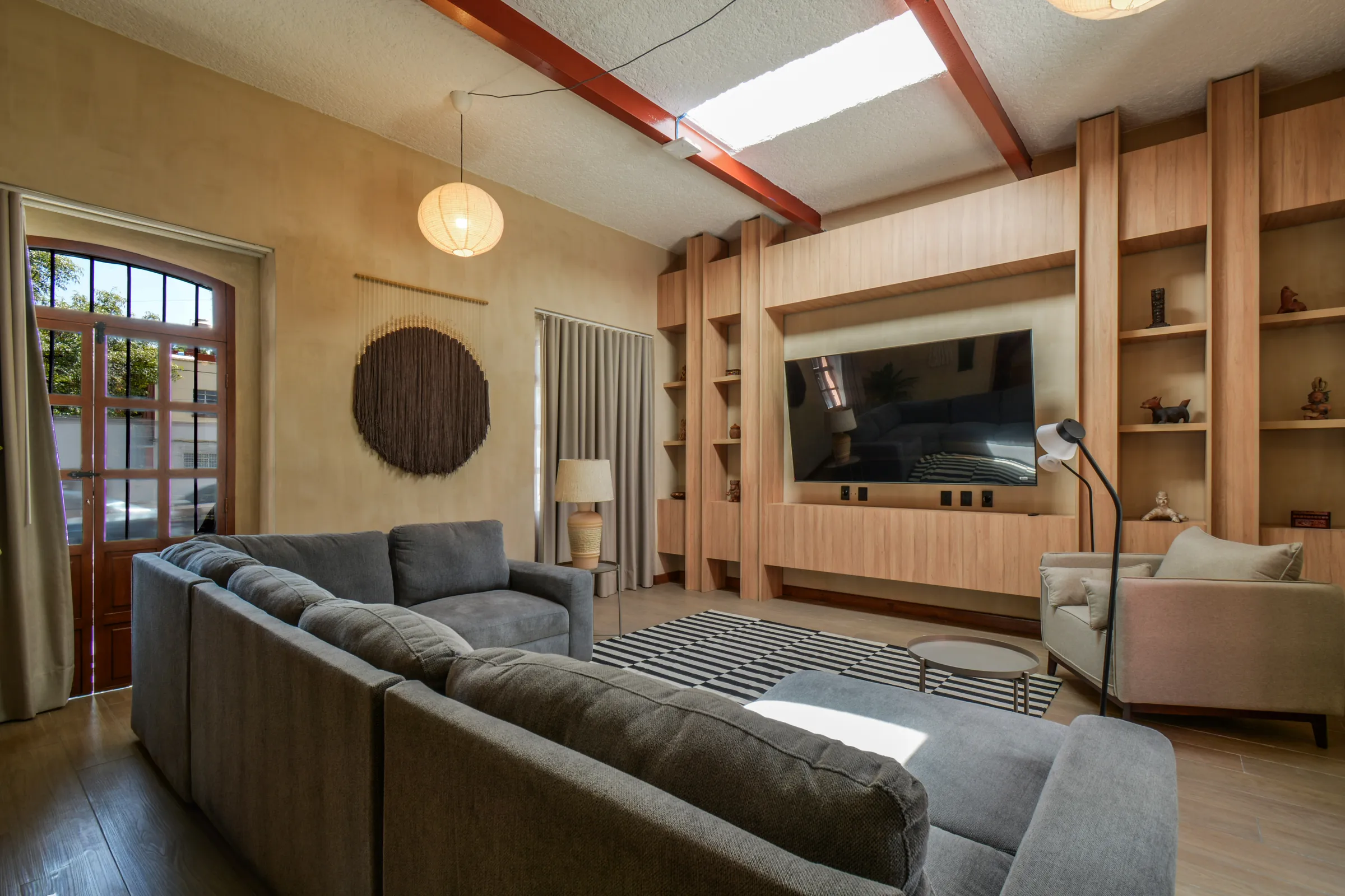 Sala de TV y entretenimiento compartida en coliving Habitante Condesa